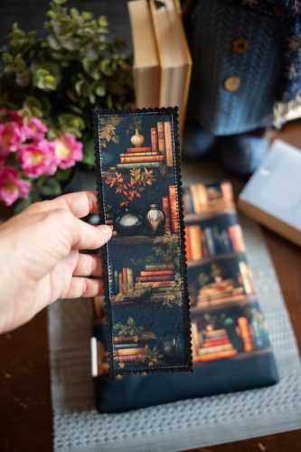 "Könyvespolc" könyvtok és filc könyvjelző